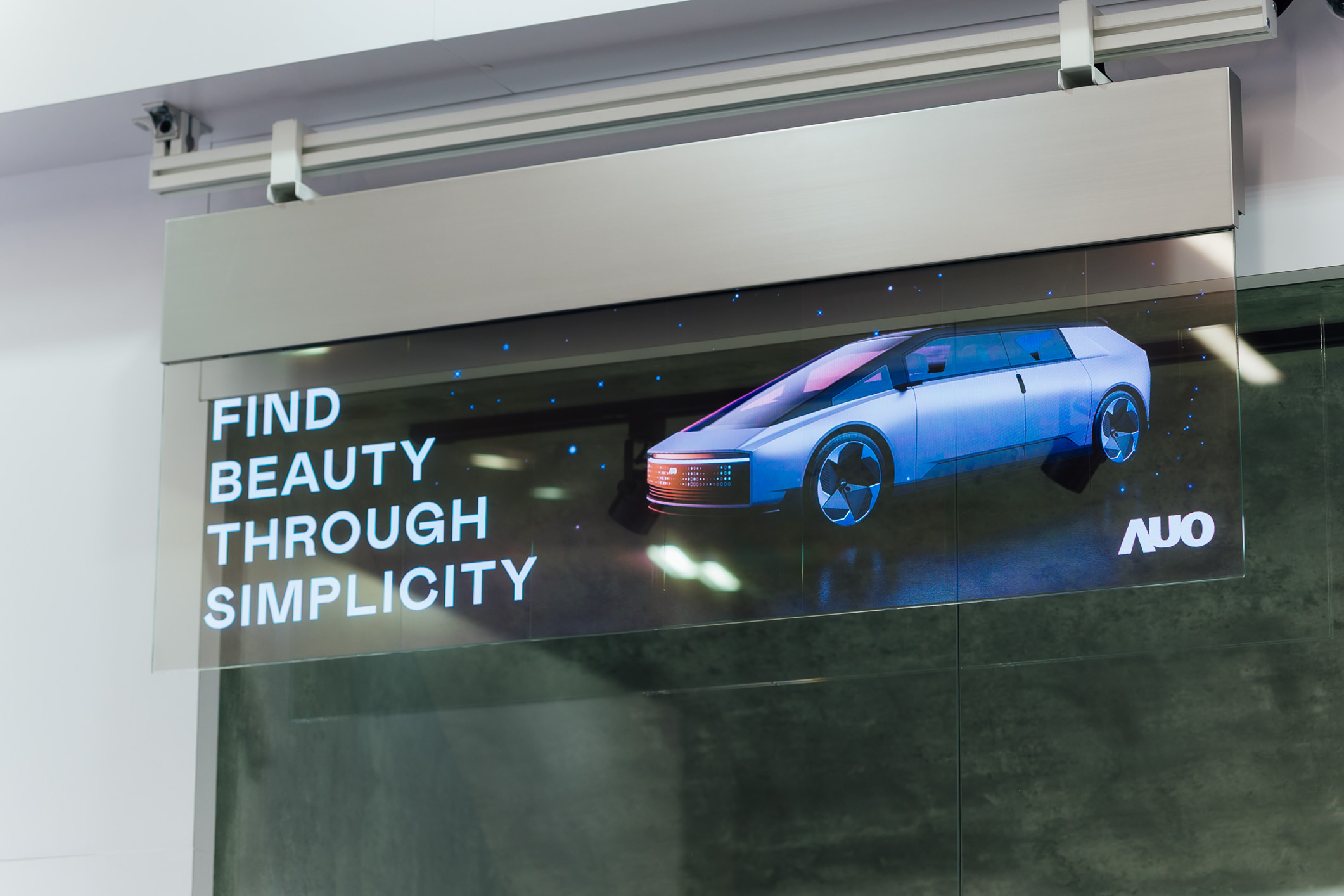 �߂������͸���е�54��͸��Micro LED�ǻۏV���ƣ��ɟo��ƴ�Ӳ�ͬ�ߴ磬�I�����߿Ƽ����c���W�ĳ���ʽ�Շ����m������Ş����չ�ݿ��g�ȶ�Ԫ������